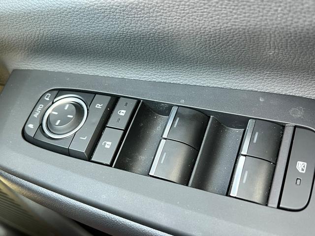 プリウス Ｚ　１オーナー　衝突軽減ブレーキ　全方位カメラ　ＴＶ　ナビ　Ｂｌｕｅｔｏｏｔｈ　ドラレコ　黒革シート　シートヒーター　シートエアコン　クルーズコントロール　ＥＴＣ２．０　電動バックドア　電動シート　保証付（65枚目）