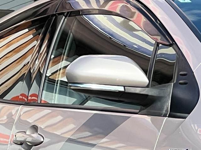 プリウス Ａ　衝突軽減ブレーキ　ＴＶ　ナビ　バックカメラ　Ｂｌｕｅｔｏｏｔｈ　ＥＴＣ　ドライブレコーダー　スマートキー　レーンアシスト　ＨＵＤ　オートハイビーム　クルーズコントロール　保証付（5枚目）