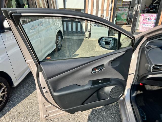 プリウス Ａ　衝突軽減ブレーキ　ＴＶ　ナビ　バックカメラ　Ｂｌｕｅｔｏｏｔｈ　ＥＴＣ　ドライブレコーダー　スマートキー　レーンアシスト　ＨＵＤ　オートハイビーム　クルーズコントロール　保証付（74枚目）