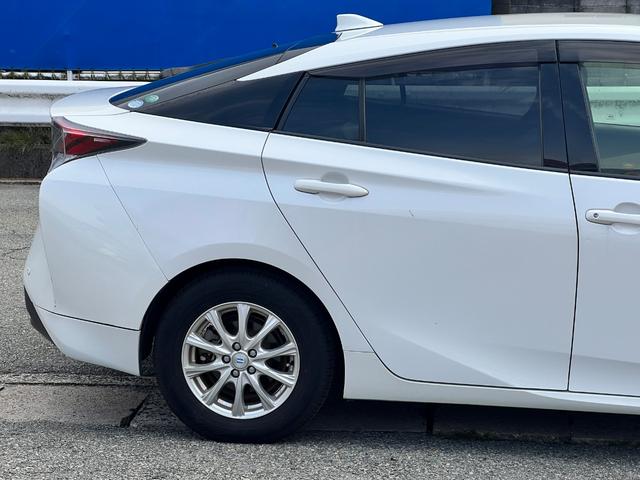 プリウス Ｓ　衝突軽減ブレーキ　９型ナビＴＶ　バックカメラ　Ｂｌｕｅｔｏｏｔｈ　ＥＴＣ　ドライブレコーダー　クルーズコントロール　オートハイビーム　保証付（17枚目）