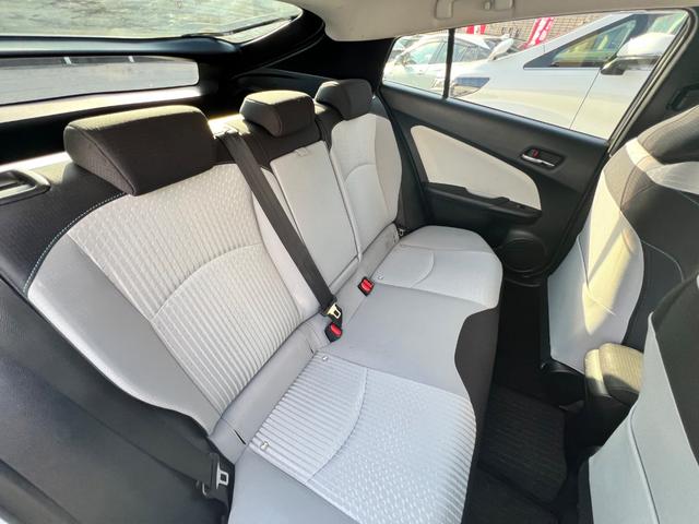 プリウス Ｓ　衝突軽減ブレーキ　９型ナビＴＶ　バックカメラ　Ｂｌｕｅｔｏｏｔｈ　ＥＴＣ　ドライブレコーダー　クルーズコントロール　オートハイビーム　保証付（61枚目）