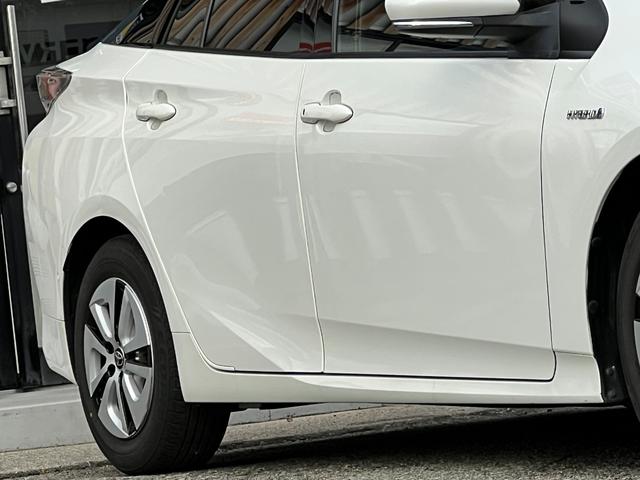 プリウス Ａプレミアム　衝突軽減ブレーキ　９型ナビＴＶ　バックカメラ　Ｂｌｕｅｔｏｏｔｈ　ＥＴＣ　黒革シート　シートヒーター　クルーズコントロール　ＨＵＤ　オートハイビーム　保証付（3枚目）