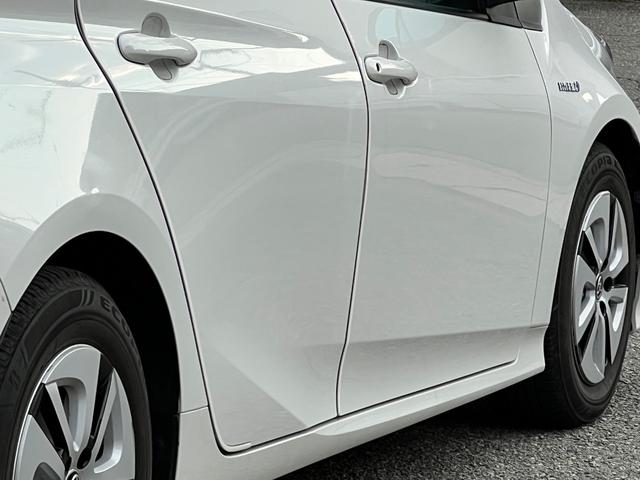 プリウス Ａプレミアム　衝突軽減ブレーキ　９型ナビＴＶ　バックカメラ　Ｂｌｕｅｔｏｏｔｈ　ＥＴＣ　黒革シート　シートヒーター　クルーズコントロール　ＨＵＤ　オートハイビーム　保証付（28枚目）