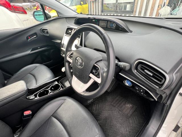 プリウス Ａプレミアム　衝突軽減ブレーキ　９型ナビＴＶ　バックカメラ　Ｂｌｕｅｔｏｏｔｈ　ＥＴＣ　黒革シート　シートヒーター　クルーズコントロール　ＨＵＤ　オートハイビーム　保証付（41枚目）