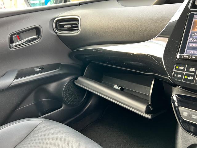 プリウス Ａプレミアム　衝突軽減ブレーキ　９型ナビＴＶ　バックカメラ　Ｂｌｕｅｔｏｏｔｈ　ＥＴＣ　黒革シート　シートヒーター　クルーズコントロール　ＨＵＤ　オートハイビーム　保証付（56枚目）