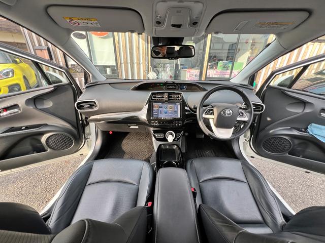 プリウス Ａプレミアム　衝突軽減ブレーキ　９型ナビＴＶ　バックカメラ　Ｂｌｕｅｔｏｏｔｈ　ＥＴＣ　黒革シート　シートヒーター　クルーズコントロール　ＨＵＤ　オートハイビーム　保証付（62枚目）