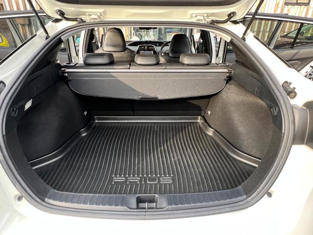 プリウス Ａプレミアム　衝突軽減ブレーキ　９型ナビＴＶ　バックカメラ　Ｂｌｕｅｔｏｏｔｈ　ＥＴＣ　黒革シート　シートヒーター　クルーズコントロール　ＨＵＤ　オートハイビーム　保証付（63枚目）