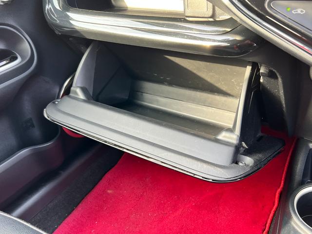 アクア Ｇ　後期型　モデリスタエアロ　衝突軽減ブレーキ　ＴＶ　ナビ　Ｂｌｕｅｔｏｏｔｈ　バックカメラ　ＥＴＣ　電動格納ミラー　スマートキー　クルーズコントロール　社外アルミホイール　シートカバー　保証付（52枚目）