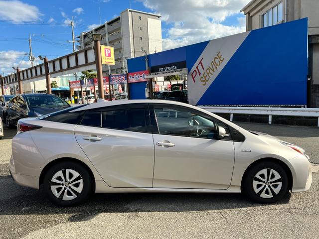 プリウス Ａ　衝突軽減ブレーキ　ナビ　ＴＶ　バックカメラ　Ｂｌｕｅｔｏｏｔｈ　ＥＴＣ　クルーズコントロール　ドライブレコーダー　純正ＡＷ　保証付（16枚目）