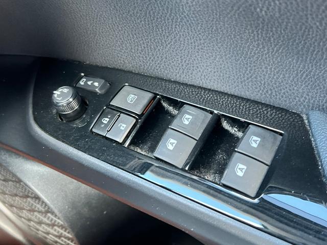 プリウス Ａ　衝突軽減ブレーキ　ナビ　ＴＶ　バックカメラ　Ｂｌｕｅｔｏｏｔｈ　ＥＴＣ　クルーズコントロール　ドライブレコーダー　純正ＡＷ　保証付（64枚目）