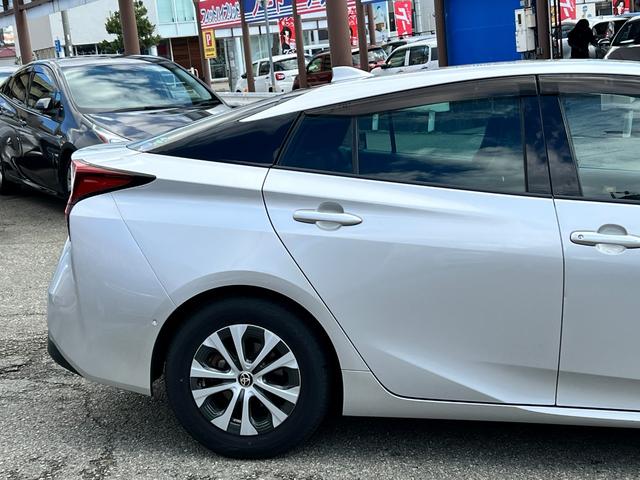 プリウス Aプレミアム 後期型 衝突軽減ブレーキ 9型ナビTV バックカメラ Bluetooth ETC ドライブレコーダー 黒革シート シートヒーター シートエアコン クルーズコントロール 純正AW 保証付(16枚目)