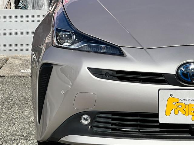 プリウス Ａプレミアム　後期型　衝突軽減ブレーキ　純正アルミ　９型ナビＴＶ　フロントカメラ　バックカメラ　Ｂｌｕｅｔｏｏｔｈ　ＥＴＣ　ドラレコ　黒革シート　電動シート　シートヒーター　シートエアコン　クルコン　ＨＵＤ　保証付（6枚目）