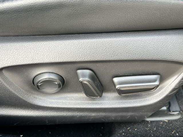 プリウス Ａプレミアム　後期型　衝突軽減ブレーキ　純正アルミ　９型ナビＴＶ　フロントカメラ　バックカメラ　Ｂｌｕｅｔｏｏｔｈ　ＥＴＣ　ドラレコ　黒革シート　電動シート　シートヒーター　シートエアコン　クルコン　ＨＵＤ　保証付（64枚目）