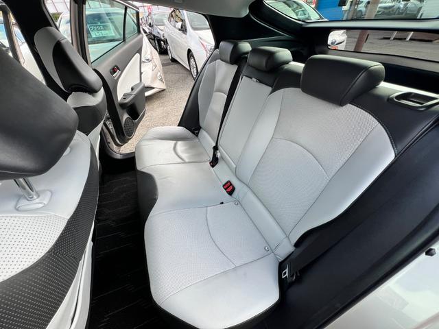 プリウス Ａプレミアム　後期型　衝突軽減ブレーキ　純正アルミ　９型ナビＴＶ　フロントカメラ　バックカメラ　Ｂｌｕｅｔｏｏｔｈ　ＥＴＣ　ドラレコ　黒革シート　電動シート　シートヒーター　シートエアコン　クルコン　ＨＵＤ　保証付（69枚目）