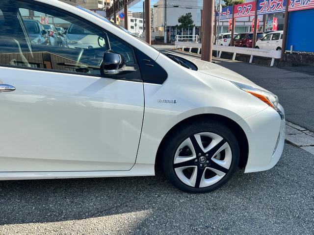 プリウス Ｓセーフティプラス　ツートーン　衝突軽減ブレーキ　ナビ　ＴＶ　バックカメラ　Ｂｌｕｅｔｏｏｔｈ　ＥＴＣ　クルーズコントロール　純正１７インチアルミホイール　保証付（17枚目）