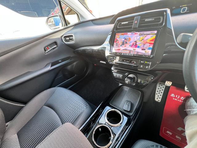 プリウス Ｓセーフティプラス　ツートーン　衝突軽減ブレーキ　ナビ　ＴＶ　バックカメラ　Ｂｌｕｅｔｏｏｔｈ　ＥＴＣ　クルーズコントロール　純正１７インチアルミホイール　保証付（44枚目）