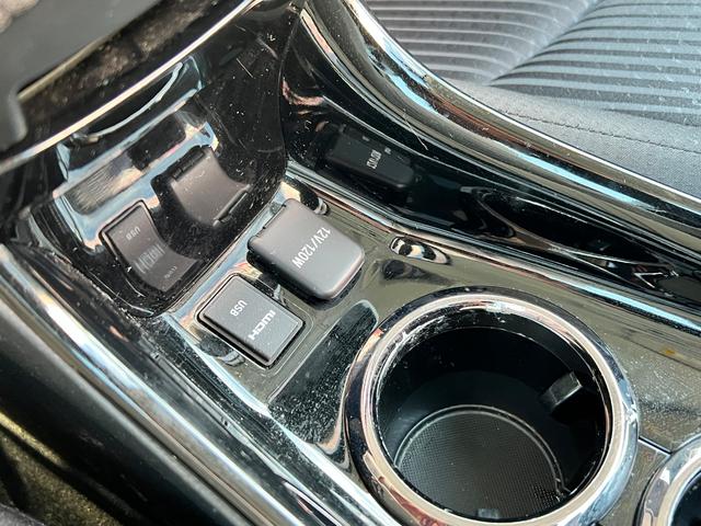 プリウス Ｓセーフティプラス　ツートーン　衝突軽減ブレーキ　ナビ　ＴＶ　バックカメラ　Ｂｌｕｅｔｏｏｔｈ　ＥＴＣ　クルーズコントロール　純正１７インチアルミホイール　保証付（54枚目）