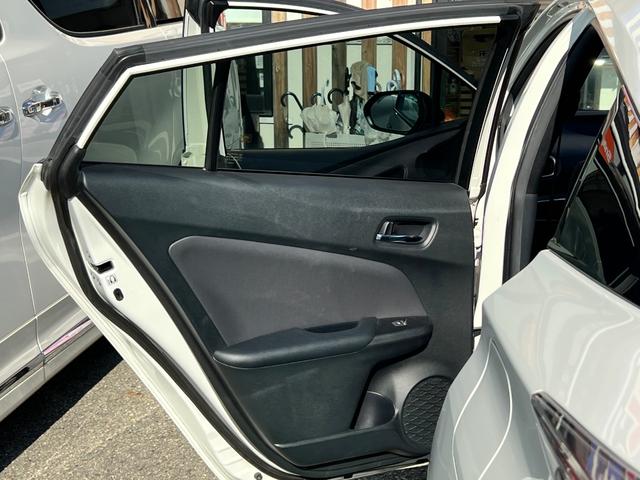 プリウス Ｓセーフティプラス　ツートーン　衝突軽減ブレーキ　ナビ　ＴＶ　バックカメラ　Ｂｌｕｅｔｏｏｔｈ　ＥＴＣ　クルーズコントロール　純正１７インチアルミホイール　保証付（70枚目）