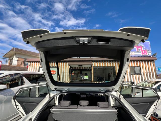 プリウス Ｓセーフティプラス　ツートーン　衝突軽減ブレーキ　ナビ　ＴＶ　バックカメラ　Ｂｌｕｅｔｏｏｔｈ　ＥＴＣ　クルーズコントロール　純正１７インチアルミホイール　保証付（71枚目）