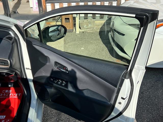 プリウス Ｓセーフティプラス　ツートーン　衝突軽減ブレーキ　ナビ　ＴＶ　バックカメラ　Ｂｌｕｅｔｏｏｔｈ　ＥＴＣ　クルーズコントロール　純正１７インチアルミホイール　保証付（73枚目）