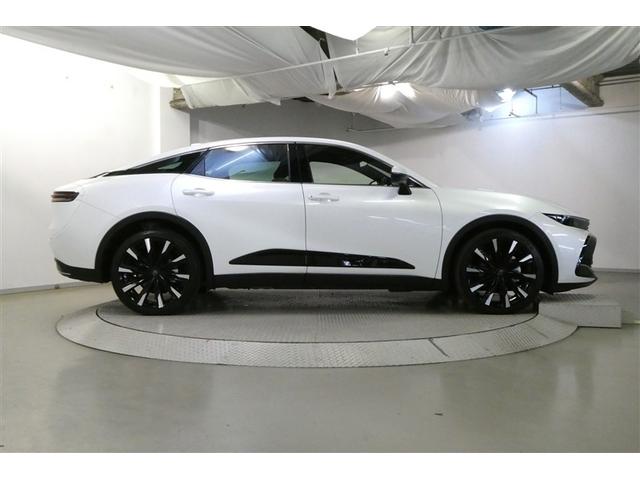 クラウンクロスオーバー ＲＳアドバンスド　衝突回避　オートクルーズコントロール　横滑り防止　フルセグＴＶ　パワーシート　レザーシート　ＬＥＤ　アルミホイール　ＡＣ１００Ｖ　スマートキー　ナビ＆ＴＶ　ＡＢＳ　フルオートエアコン　イモビライザー（5枚目）