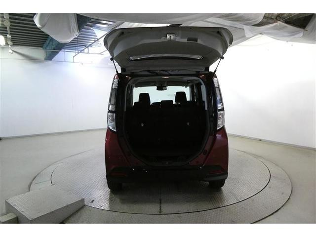 こちらはバックドアを上げた状態です。シートを倒せば荷室のスペースが広くなります！用途に合わせて快適な室内空間を！