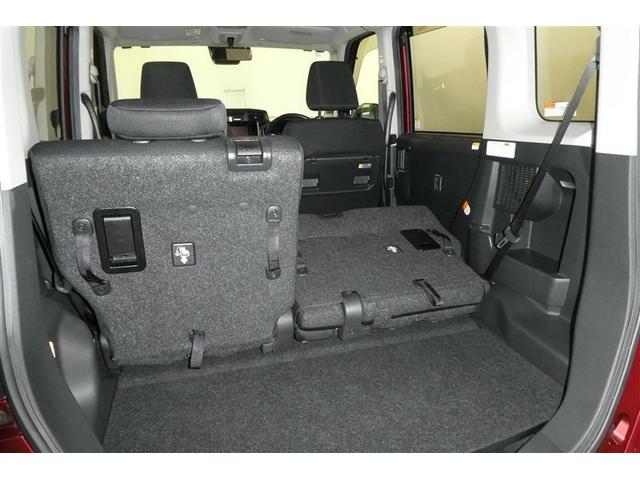 シートを倒せば荷室のスペースが広くなります！用途に合わせて快適な室内空間を！