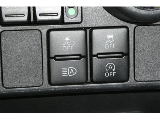 【オートマチックハイビーム】フロントガラス上部に設置されたカメラセンサーにより前方車両のランプや街路灯などの明るさを判定、自動的にハイビームとロービームを切替。