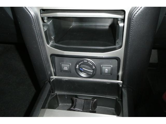 �Z���^�[���̂�����ɂ����[�X�y�[�X���������܂��B