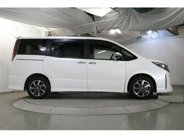 ノア Si ダブルバイビー 軽減ブレーキ スマートキ- エアロ 横滑り防止機能 AAC ウォークスルー LEDヘッドライト DVD 盗難防止システム オートクルーズ キーレス 3列シート メモリーナビ アルミホイール ABS(6枚目)