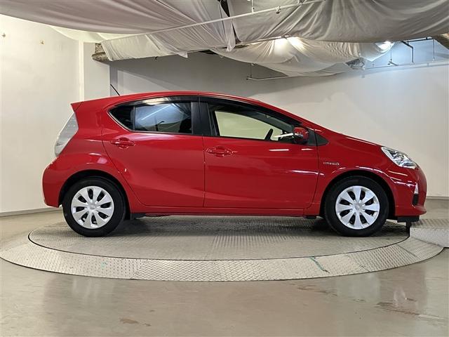 アクア Gブラックソフトレザーセレクション セキュリティー TVナビ Sキー Wエアバッグ ESC DVD再生可能 キーレス バックカメラ ABS ETC メモリーナビ パワーステアリング エアバック PW オ-トエアコン 地上デジタル(5枚目)