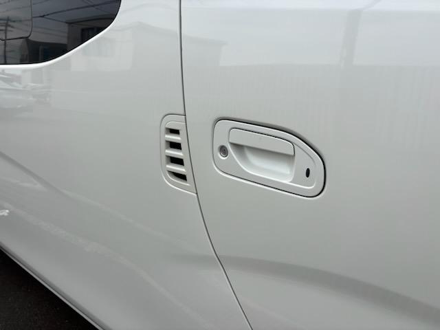 ＮＶ３５０キャラバンワゴン ＧＸ　送迎（１０人乗り）・ＬＥＤヘッドランプ＆テールランプ・アラウンドビューモニター・オートスライド・オートステップ・スマートキー・ナビ・ＴＶ・ＥＴＣ・リアエアコン・リアヒーター（3枚目）