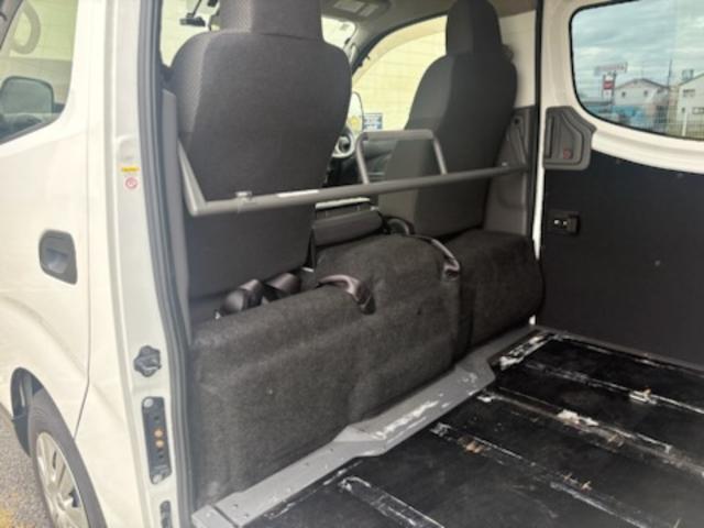 NV350キャラバンバン スーパーロングDXターボ リフター付き・ディーゼルターボ・エマージェンシーブレーキ・リモコンキー・ナビ・TV・ETC・バックカメラ・ドラレコ・フィルム貼り・(36枚目)