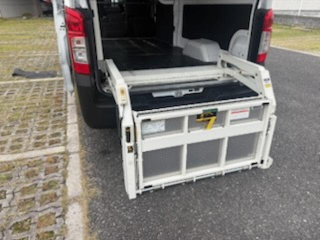 NV350キャラバンバン スーパーロングDXターボ リフター付き・ディーゼルターボ・エマージェンシーブレーキ・リモコンキー・ナビ・TV・ETC・バックカメラ・ドラレコ・フィルム貼り・(52枚目)