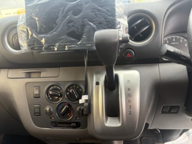 NV350キャラバンバン スーパーロング・リアエアコン・リアヒーター・バックカメラ・ディスプレイオーディオ・Bluetooth・ETC・電動スライドステップ・フォグランプ・カラードドアハンドル・フローロングマット(25枚目)