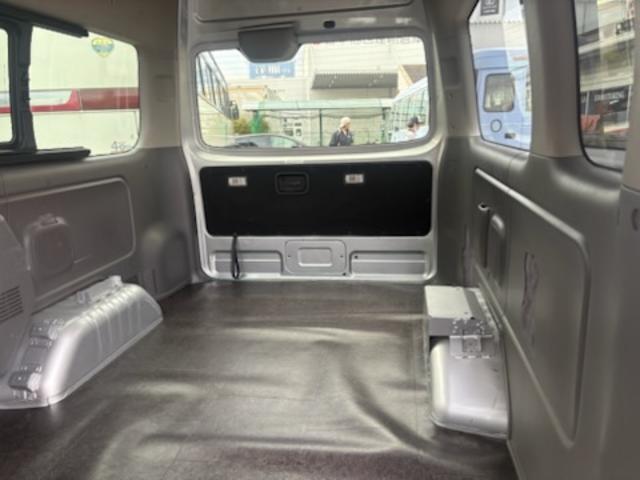 NV350キャラバンバン スーパーロング・リアエアコン・リアヒーター・バックカメラ・ディスプレイオーディオ・Bluetooth・ETC・電動スライドステップ・フォグランプ・カラードドアハンドル・フローロングマット(41枚目)