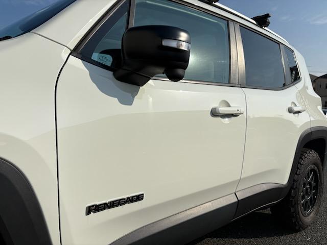 ジープ・レネゲード リミテッド 本革シート・パワーシート(左右)・オートエアコン・ガラスサンルーフ・16AW・ナビTV(8インチ)・バックカメラ・ETC・シートヒーター・クルーズコントロール・(8枚目)