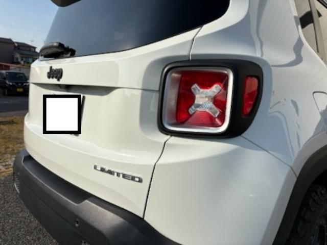 ジープ・レネゲード リミテッド 本革シート・パワーシート(左右)・オートエアコン・ガラスサンルーフ・16AW・ナビTV(8インチ)・バックカメラ・ETC・シートヒーター・クルーズコントロール・(11枚目)