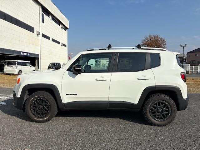 ジープ・レネゲード リミテッド 本革シート・パワーシート(左右)・オートエアコン・ガラスサンルーフ・16AW・ナビTV(8インチ)・バックカメラ・ETC・シートヒーター・クルーズコントロール・(12枚目)