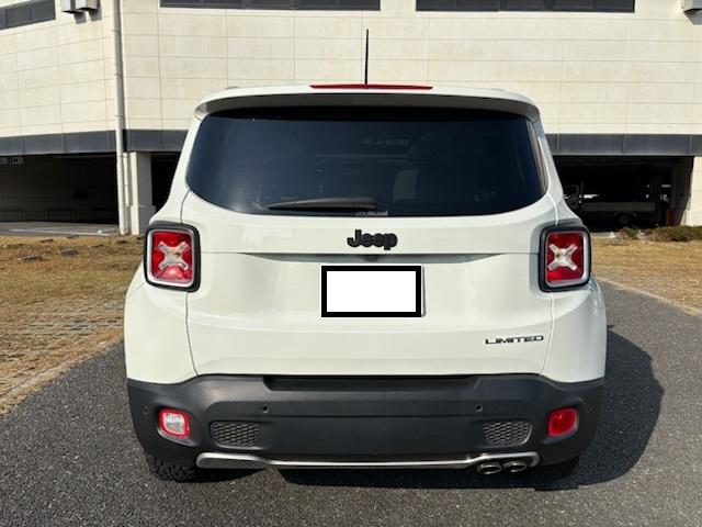 ジープ・レネゲード リミテッド 本革シート・パワーシート(左右)・オートエアコン・ガラスサンルーフ・16AW・ナビTV(8インチ)・バックカメラ・ETC・シートヒーター・クルーズコントロール・(13枚目)
