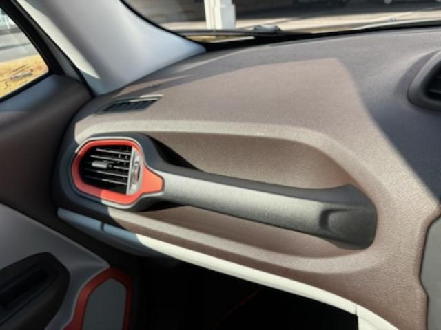 ジープ・レネゲード リミテッド 本革シート・パワーシート(左右)・オートエアコン・ガラスサンルーフ・16AW・ナビTV(8インチ)・バックカメラ・ETC・シートヒーター・クルーズコントロール・(21枚目)