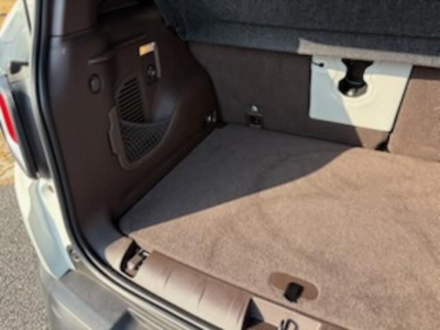 ジープ・レネゲード リミテッド 本革シート・パワーシート(左右)・オートエアコン・ガラスサンルーフ・16AW・ナビTV(8インチ)・バックカメラ・ETC・シートヒーター・クルーズコントロール・(26枚目)