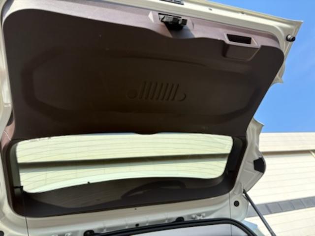 ジープ・レネゲード リミテッド 本革シート・パワーシート(左右)・オートエアコン・ガラスサンルーフ・16AW・ナビTV(8インチ)・バックカメラ・ETC・シートヒーター・クルーズコントロール・(32枚目)