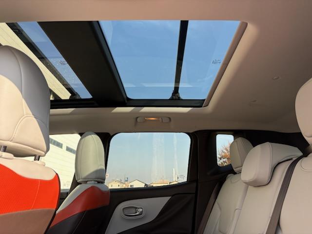 ジープ・レネゲード リミテッド 本革シート・パワーシート(左右)・オートエアコン・ガラスサンルーフ・16AW・ナビTV(8インチ)・バックカメラ・ETC・シートヒーター・クルーズコントロール・(38枚目)