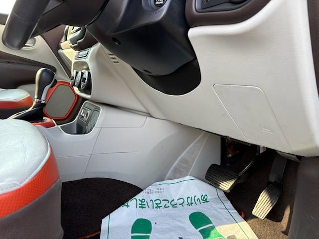 ジープ・レネゲード リミテッド 本革シート・パワーシート(左右)・オートエアコン・ガラスサンルーフ・16AW・ナビTV(8インチ)・バックカメラ・ETC・シートヒーター・クルーズコントロール・(39枚目)