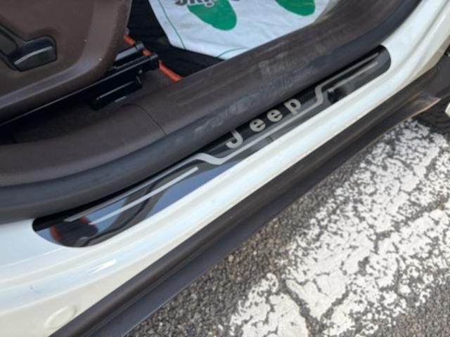 ジープ・レネゲード リミテッド 本革シート・パワーシート(左右)・オートエアコン・ガラスサンルーフ・16AW・ナビTV(8インチ)・バックカメラ・ETC・シートヒーター・クルーズコントロール・(49枚目)