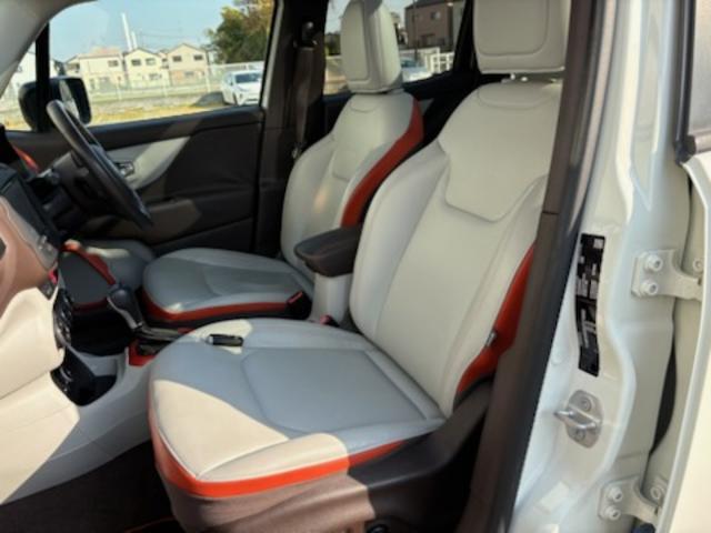 ジープ・レネゲード リミテッド 本革シート・パワーシート(左右)・オートエアコン・ガラスサンルーフ・16AW・ナビTV(8インチ)・バックカメラ・ETC・シートヒーター・クルーズコントロール・(51枚目)