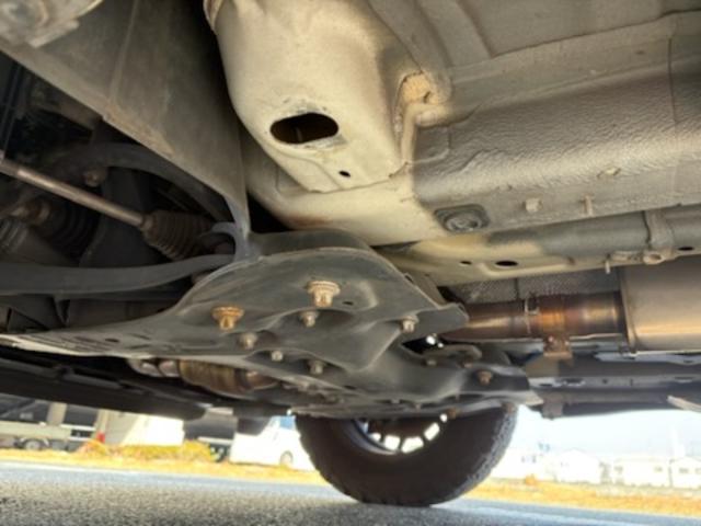 ジープ・レネゲード リミテッド 本革シート・パワーシート(左右)・オートエアコン・ガラスサンルーフ・16AW・ナビTV(8インチ)・バックカメラ・ETC・シートヒーター・クルーズコントロール・(62枚目)