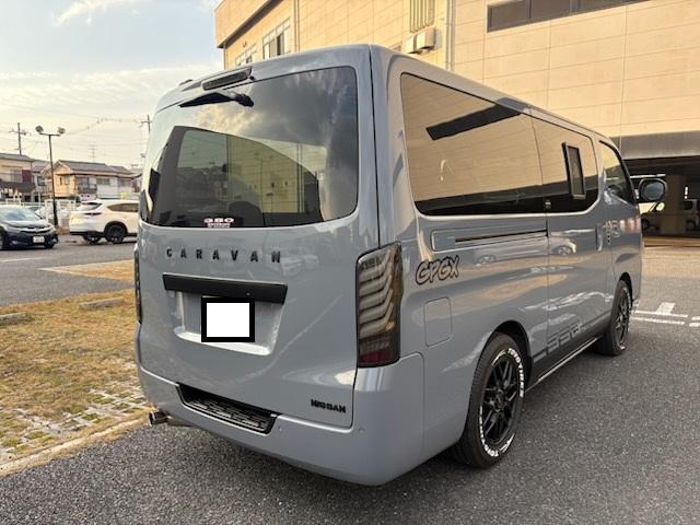 キャラバン グランドプレミアムGX ベッドキットシステム・サイドオーニング・ステアリングスイッチ(クルコン)・ローダウン・ショック・スタビ・16AW・Sマフラー・ナビTV(9インチ)・フリックダウン・スピーカー・Sコンシール・Sキャビ(2枚目)