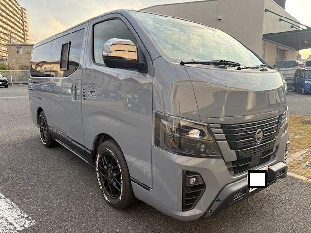 キャラバン グランドプレミアムGX ベッドキットシステム・サイドオーニング・ステアリングスイッチ(クルコン)・ローダウン・ショック・スタビ・16AW・Sマフラー・ナビTV(9インチ)・フリックダウン・スピーカー・Sコンシール・Sキャビ(4枚目)